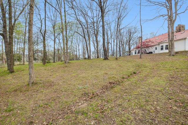901 Town Branch Rd, Charlotte, TN 37036