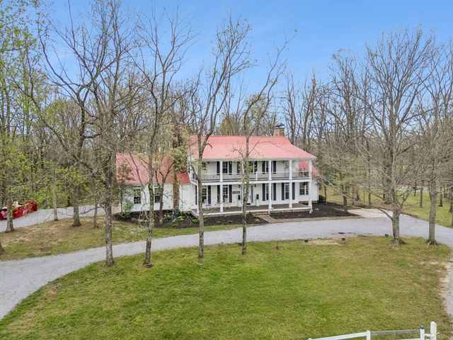 901 Town Branch Rd, Charlotte, TN 37036