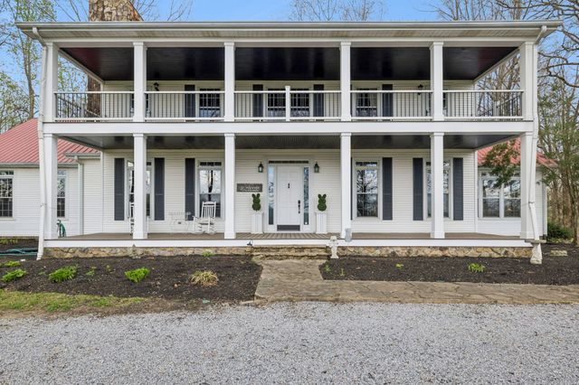 901 Town Branch Rd, Charlotte, TN 37036