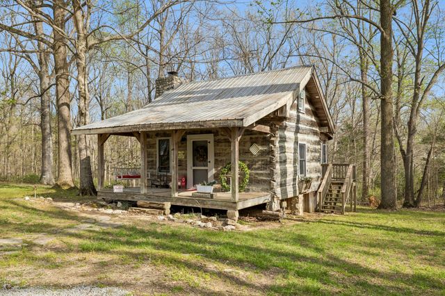 901 Town Branch Rd, Charlotte, TN 37036