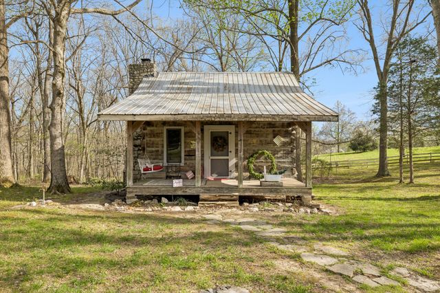901 Town Branch Rd, Charlotte, TN 37036