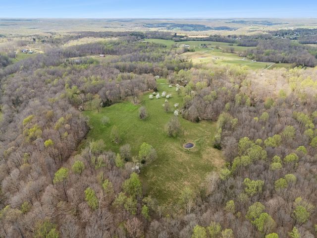 901 Town Branch Rd, Charlotte, TN 37036