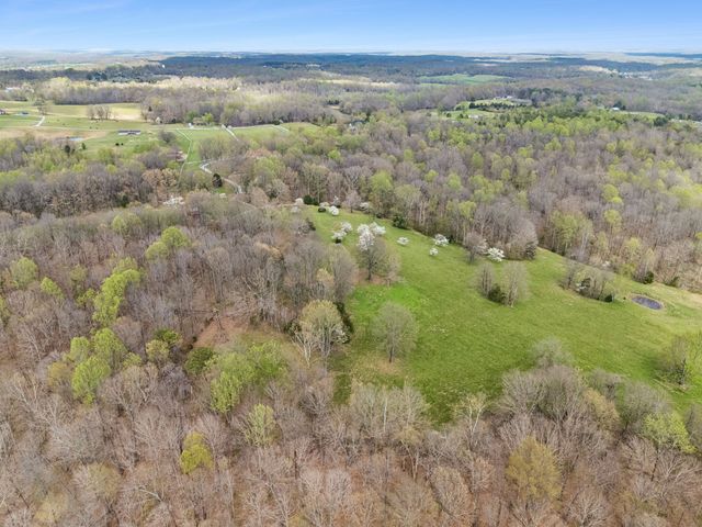 901 Town Branch Rd, Charlotte, TN 37036