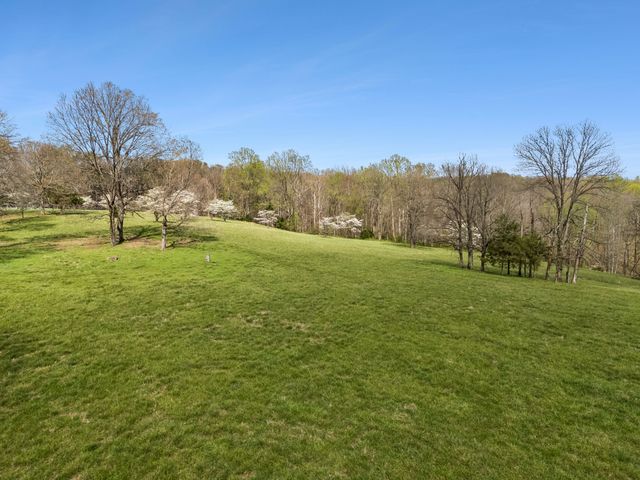901 Town Branch Rd, Charlotte, TN 37036