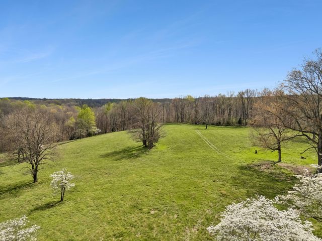 901 Town Branch Rd, Charlotte, TN 37036