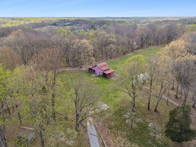 901 Town Branch Rd, Charlotte, TN 37036