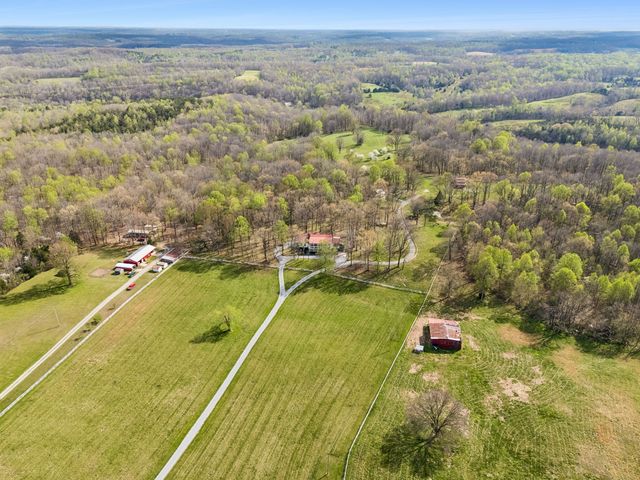 901 Town Branch Rd, Charlotte, TN 37036