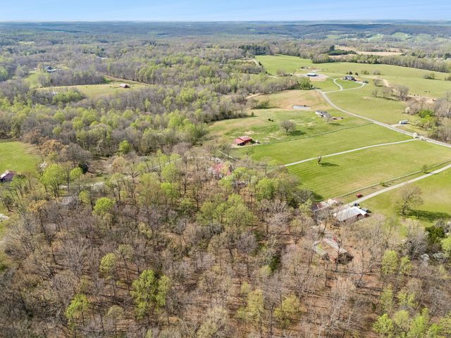 901 Town Branch Rd, Charlotte, TN 37036