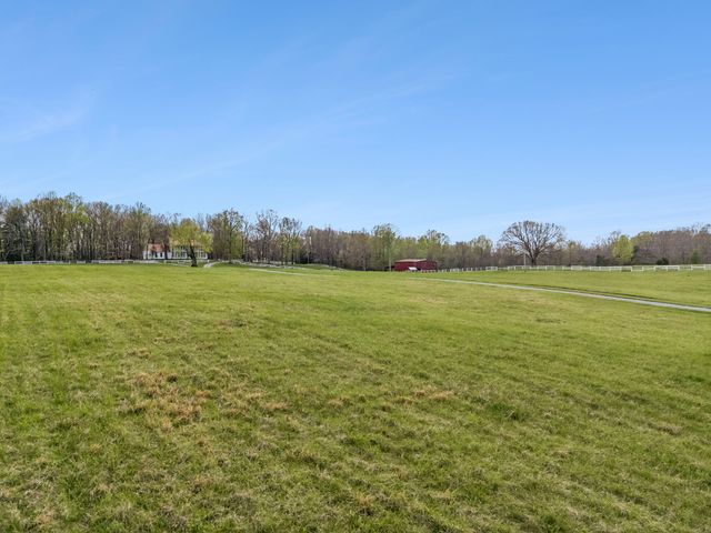901 Town Branch Rd, Charlotte, TN 37036