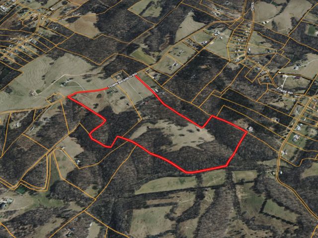 901 Town Branch Rd, Charlotte, TN 37036
