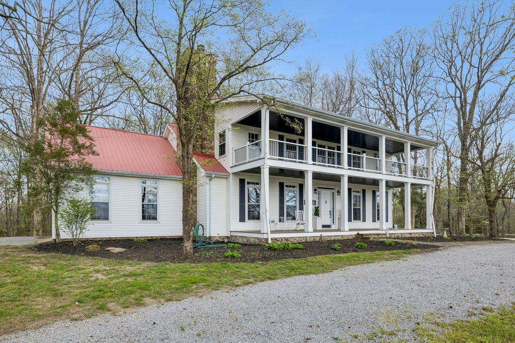 901 Town Branch Rd, Charlotte, TN 37036