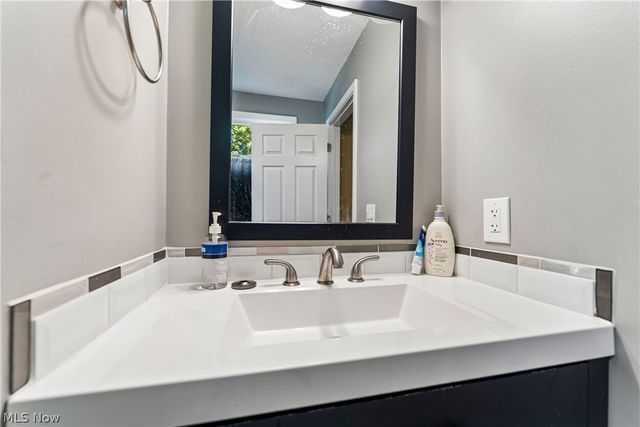 6711 Norwalk Road, Medina, OH 44256