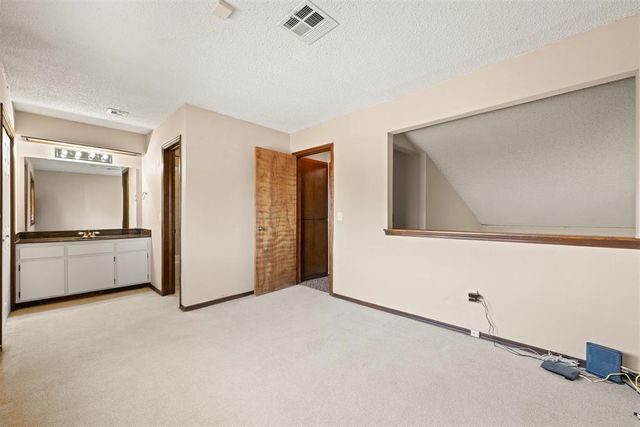 10033 Hefner Village Terrace, Oklahoma City, OK 73162