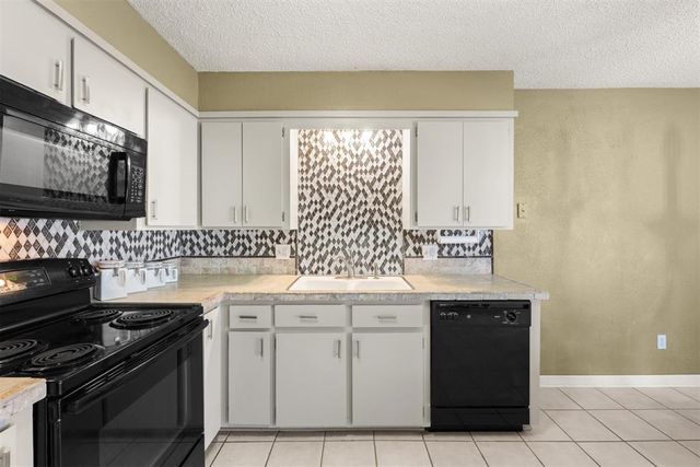 10033 Hefner Village Terrace, Oklahoma City, OK 73162