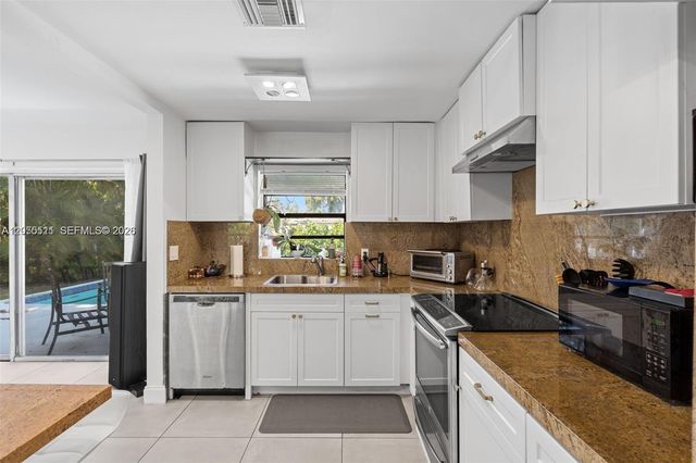 3035 Hayes St, Hollywood, FL 33021
