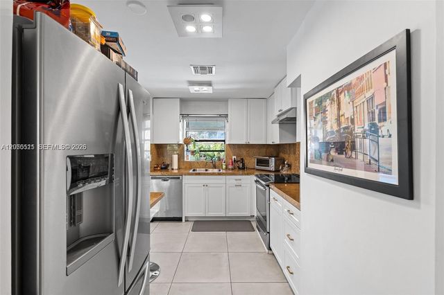 3035 Hayes St, Hollywood, FL 33021