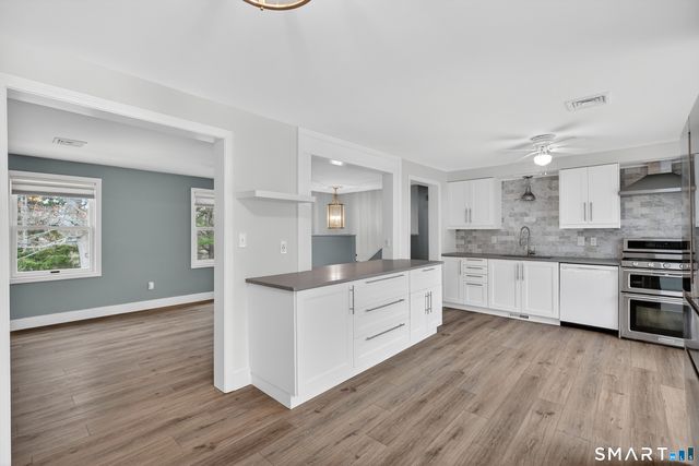 258 Nut Plains Road, Guilford, CT 06437