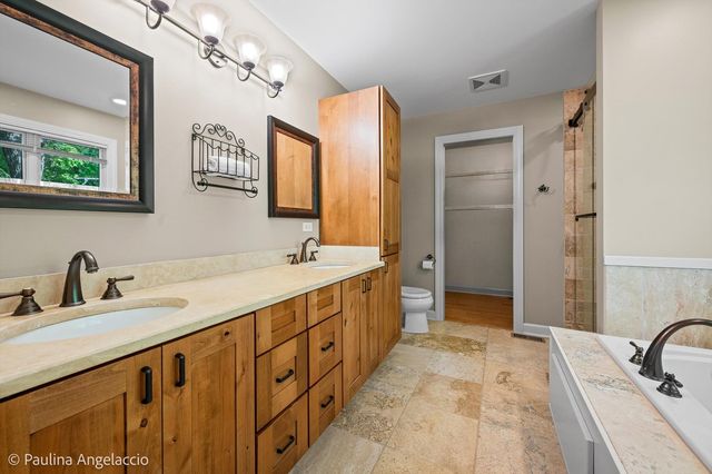 132 Longwood Drive, Ingleside, IL 60041
