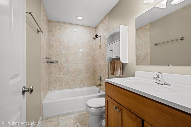 132 Longwood Drive, Ingleside, IL 60041