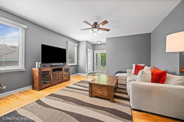 132 Longwood Drive, Ingleside, IL 60041