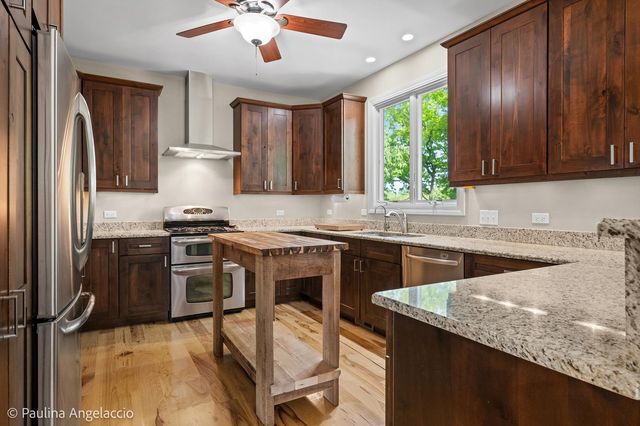 132 Longwood Drive, Ingleside, IL 60041