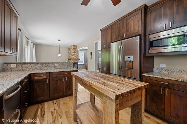 132 Longwood Drive, Ingleside, IL 60041