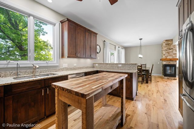 132 Longwood Drive, Ingleside, IL 60041