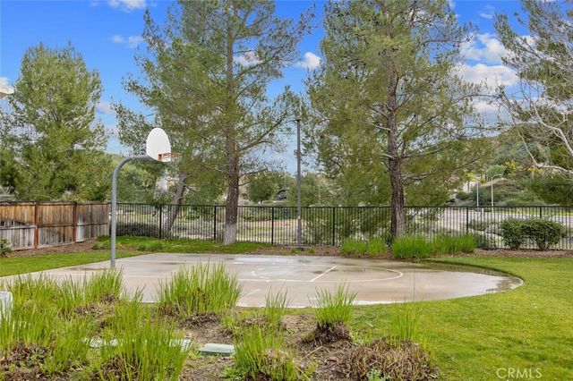 28534 Old Spanish Trail, Saugus, CA 91390