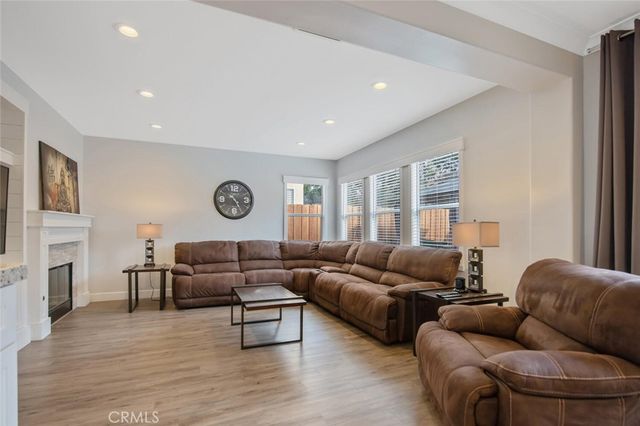 28534 Old Spanish Trail, Saugus, CA 91390