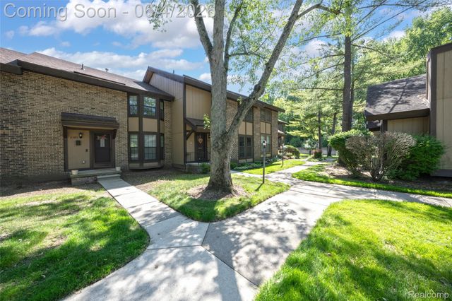 25155 Greenbrooke Drive, Southfield, MI 48033