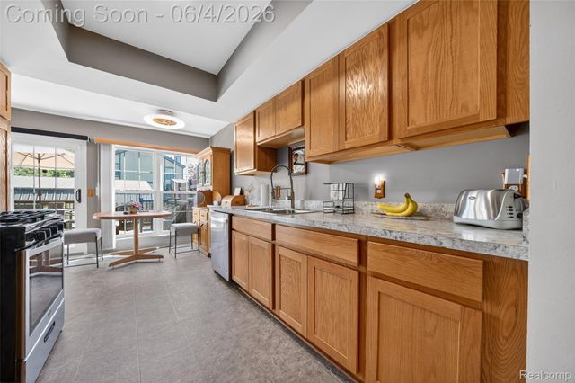25155 Greenbrooke Drive, Southfield, MI 48033