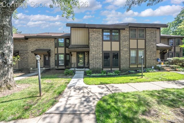 25155 Greenbrooke Drive, Southfield, MI 48033
