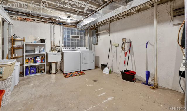 25155 Greenbrooke Drive, Southfield, MI 48033