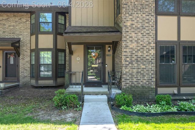 25155 Greenbrooke Drive, Southfield, MI 48033