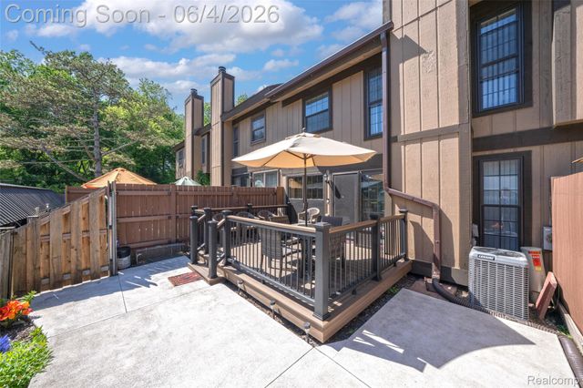 25155 Greenbrooke Drive, Southfield, MI 48033