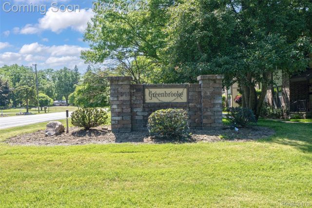25155 Greenbrooke Drive, Southfield, MI 48033