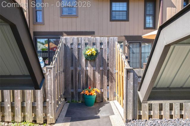 25155 Greenbrooke Drive, Southfield, MI 48033