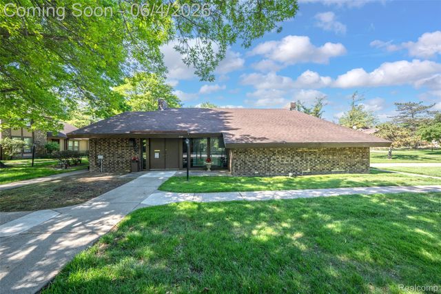 25155 Greenbrooke Drive, Southfield, MI 48033