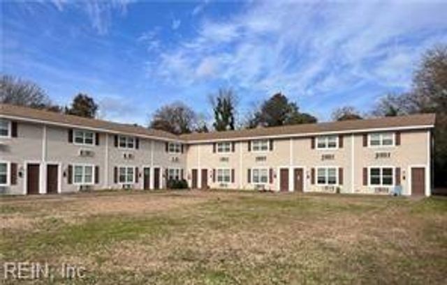 13 Hedge Ln Apt I, Portsmouth, VA 23701