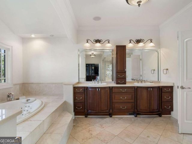 790 Glenairy Drive, Atlanta, GA 30328