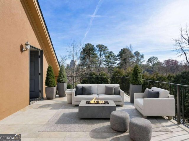 790 Glenairy Drive, Atlanta, GA 30328