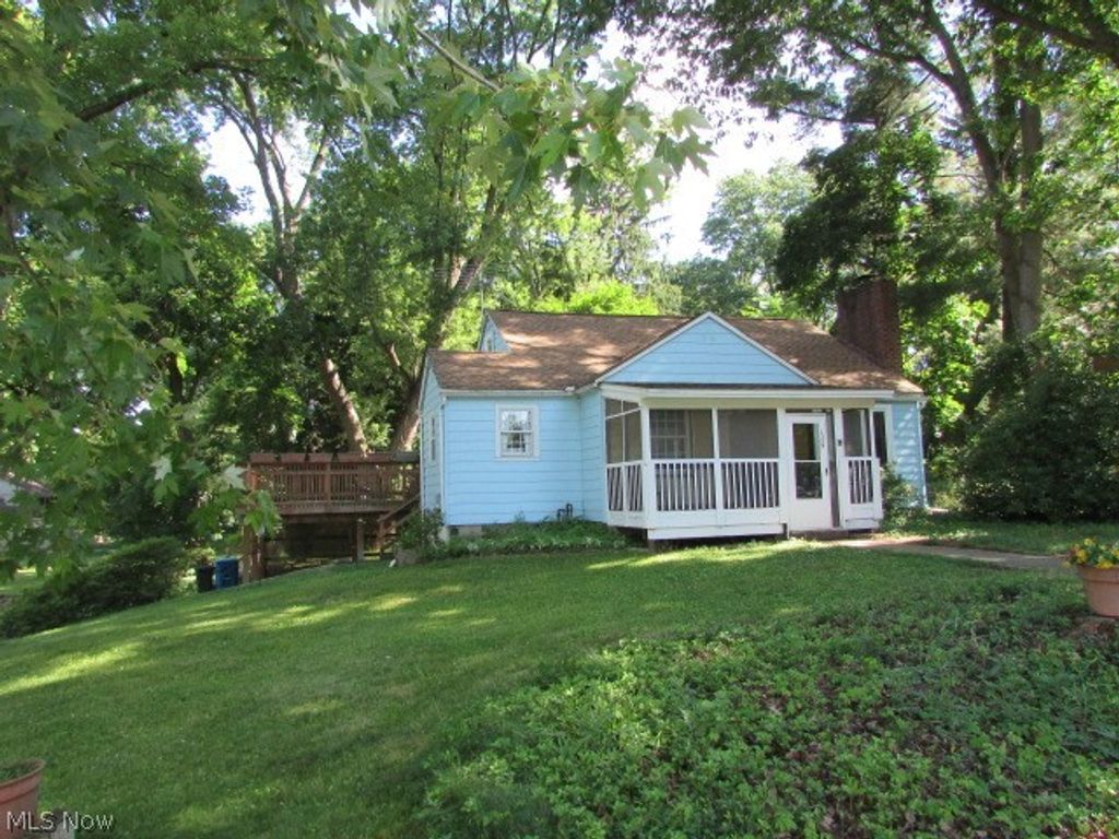 1327 Chelton Drive, Kent, OH 44240