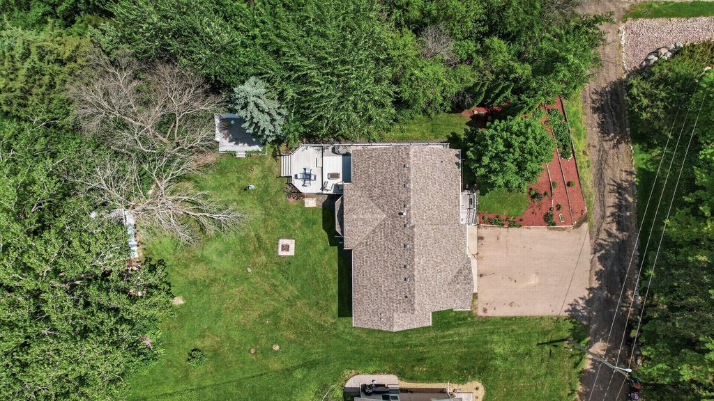 600 Kipp, Jordan, MN 55352 — exterior