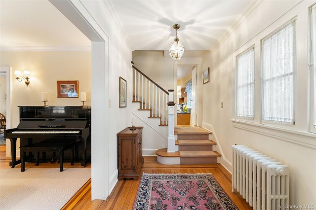 18 Tunstall Road, Scarsdale, NY 10583