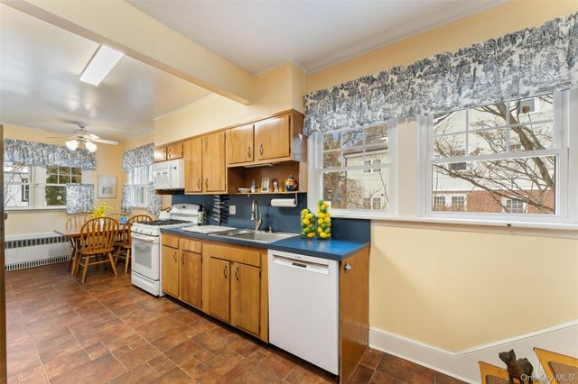 18 Tunstall Road, Scarsdale, NY 10583