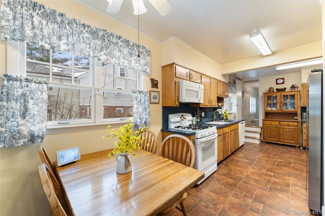 18 Tunstall Road, Scarsdale, NY 10583