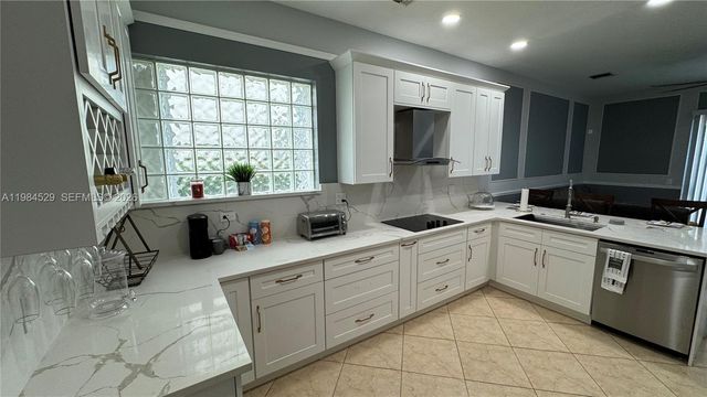 4837 NW 20th Pl, Coconut Creek, FL 33063