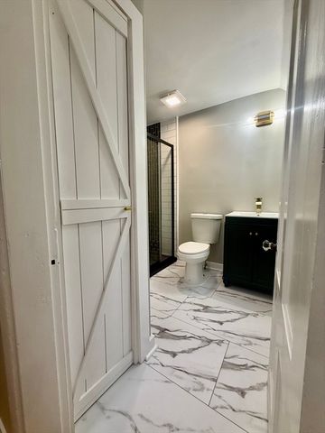 6 Wheelock St, Oxford, MA 01540