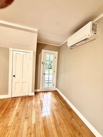 6 Wheelock St, Oxford, MA 01540