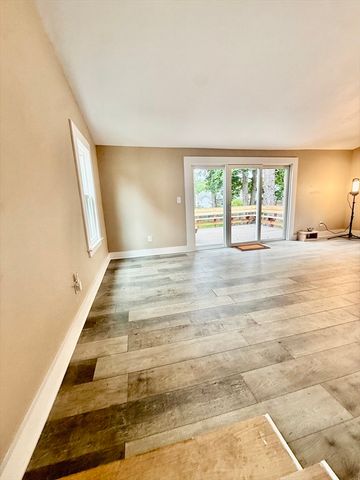 6 Wheelock St, Oxford, MA 01540